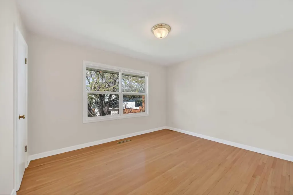 3112 34 Avenue SW Calgary AB T3E 0Z1