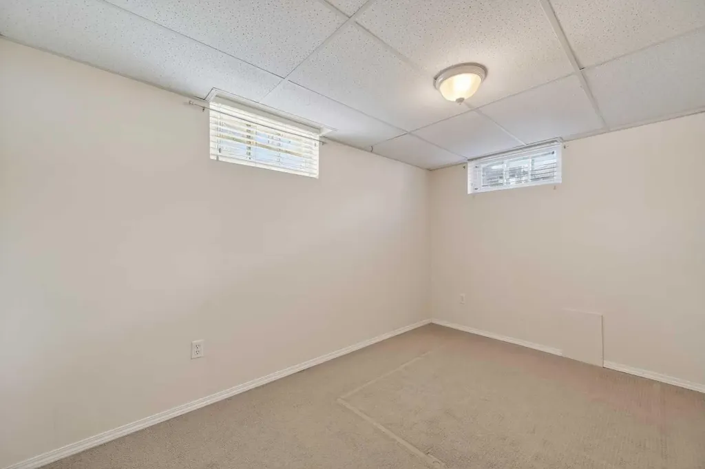 3112 34 Avenue SW Calgary AB T3E 0Z1