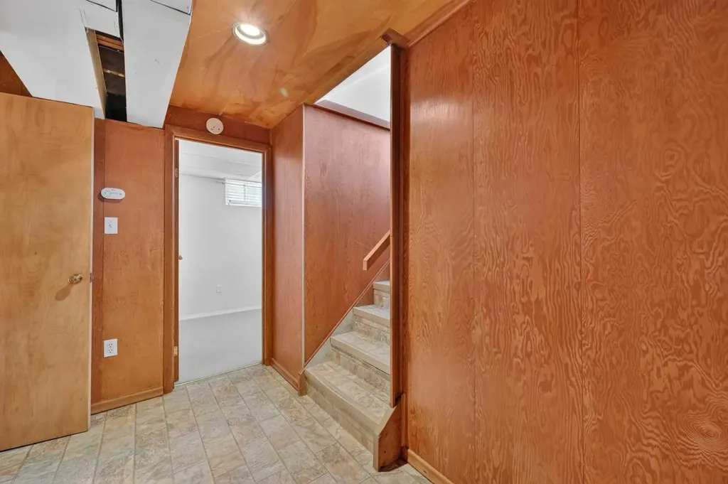 3112 34 Avenue SW Calgary AB T3E 0Z1