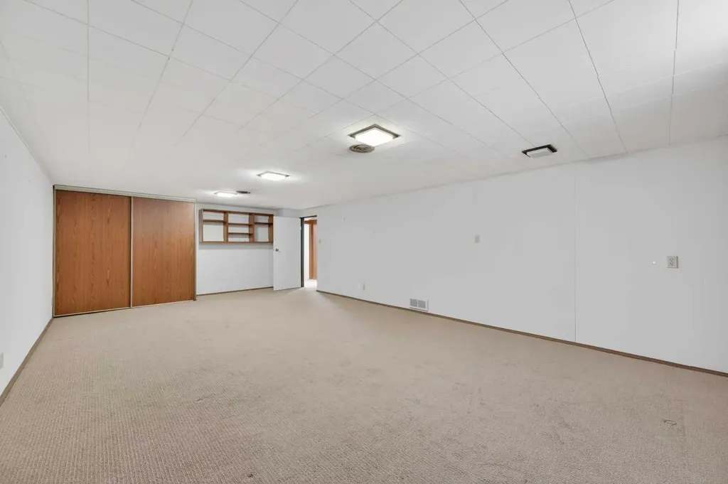 3112 34 Avenue SW Calgary AB T3E 0Z1