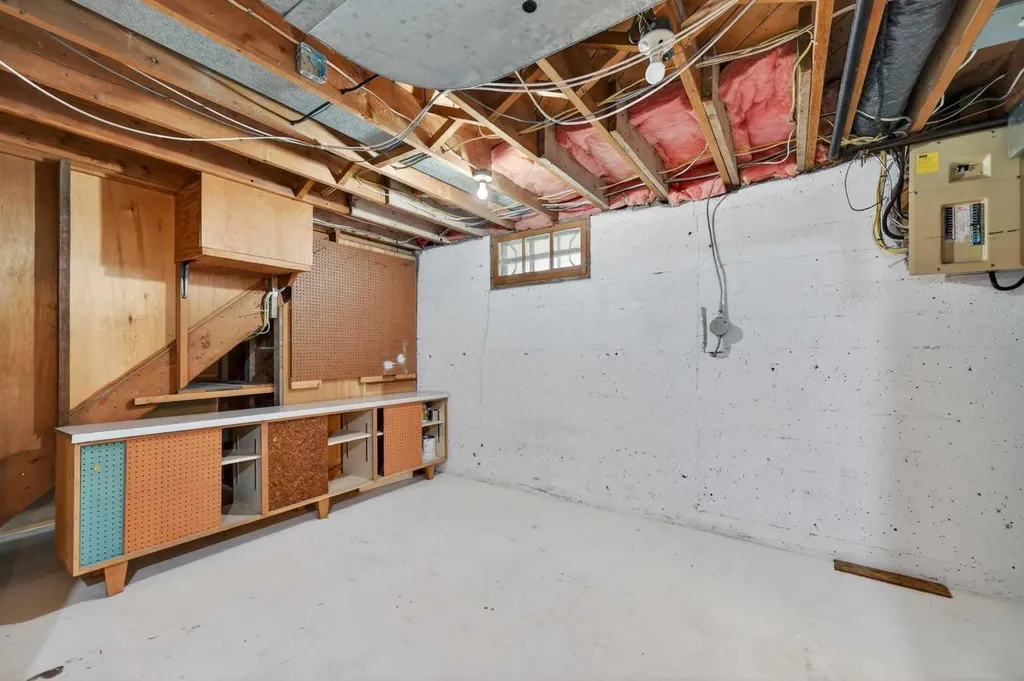 3112 34 Avenue SW Calgary AB T3E 0Z1