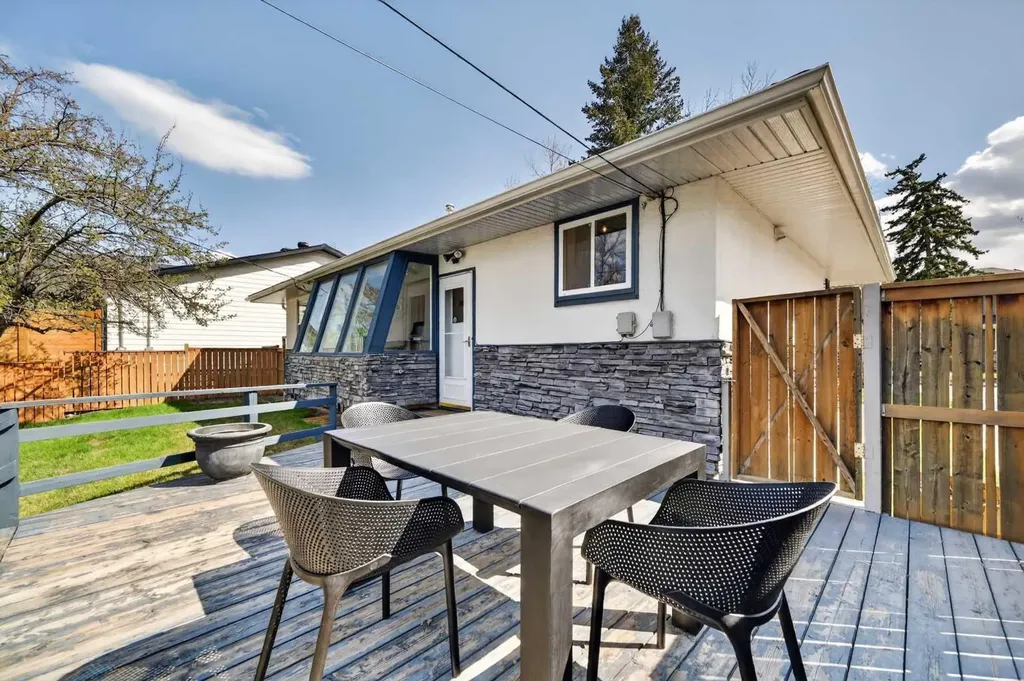 3112 34 Avenue SW Calgary AB T3E 0Z1