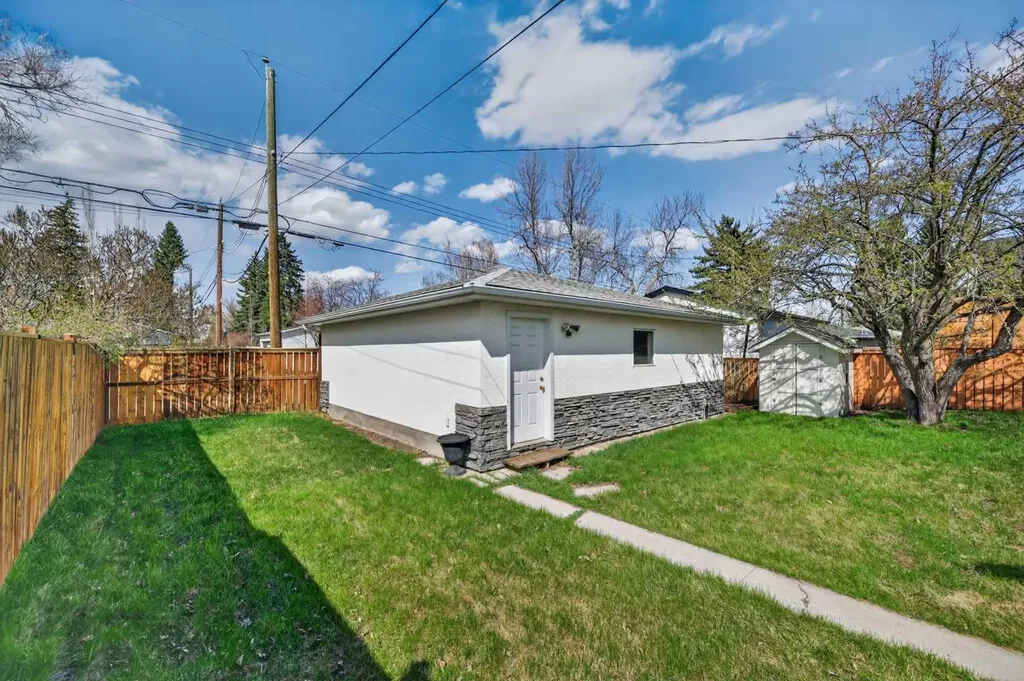 3112 34 Avenue SW Calgary AB T3E 0Z1