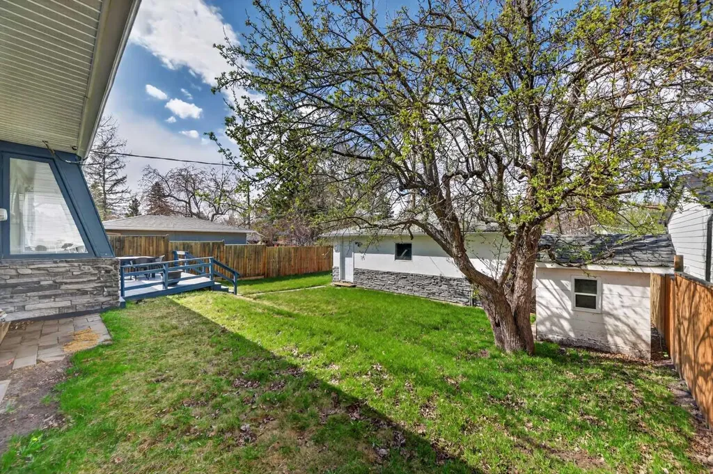 3112 34 Avenue SW Calgary AB T3E 0Z1