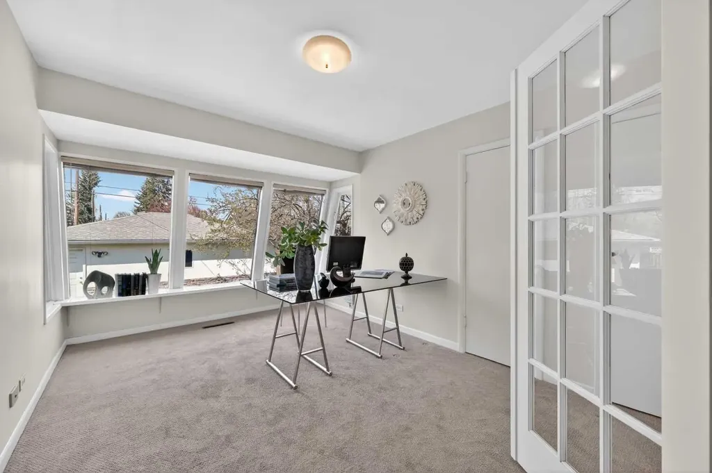3112 34 Avenue SW Calgary AB T3E 0Z1