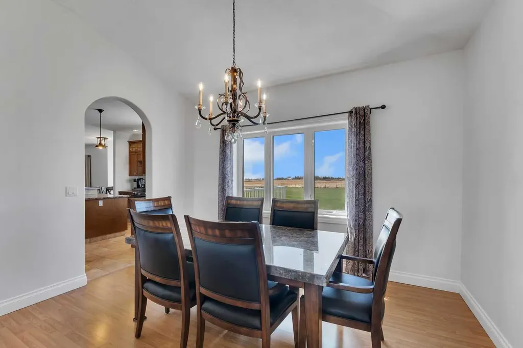 113127 450 Avenue E Rural Foothills County AB T1V 1N4