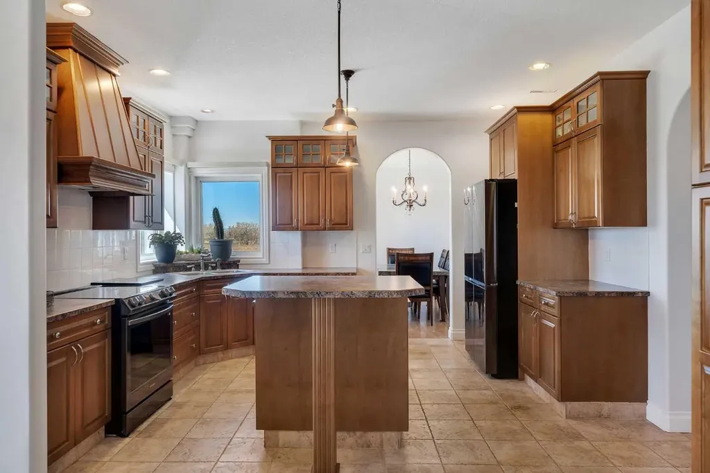 113127 450 Avenue E Rural Foothills County AB T1V 1N4