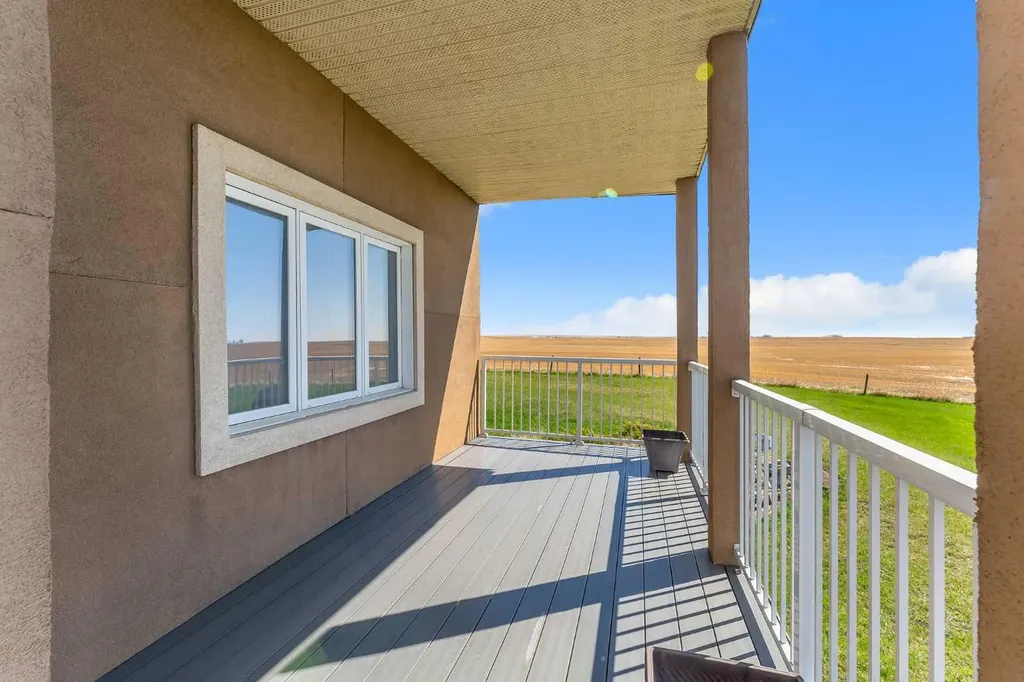 113127 450 Avenue E Rural Foothills County AB T1V 1N4