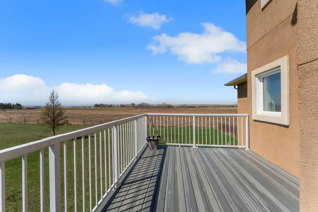 113127 450 Avenue E Rural Foothills County AB T1V 1N4