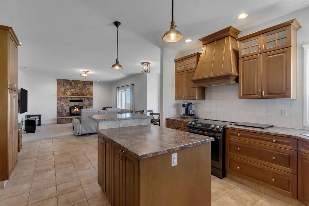 113127 450 Avenue E Rural Foothills County AB T1V 1N4