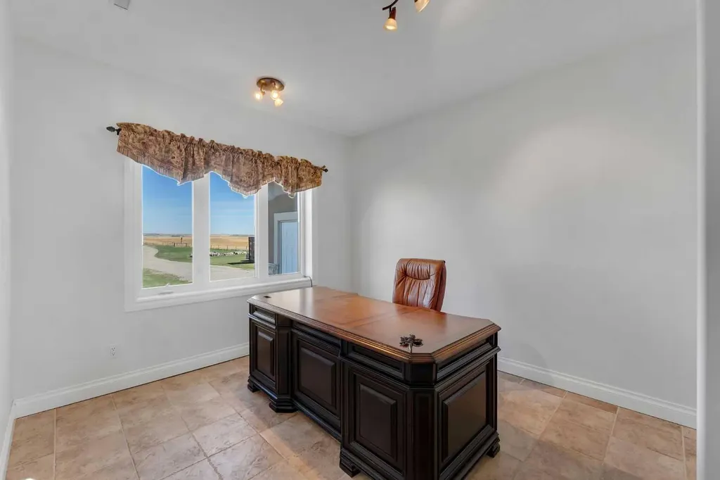 113127 450 Avenue E Rural Foothills County AB T1V 1N4