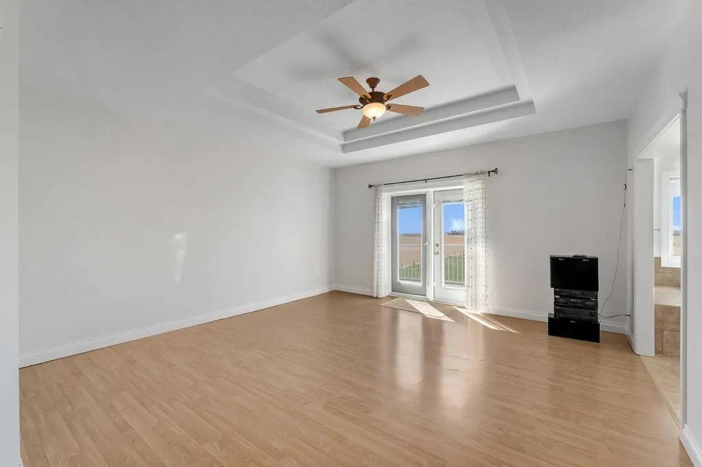 113127 450 Avenue E Rural Foothills County AB T1V 1N4