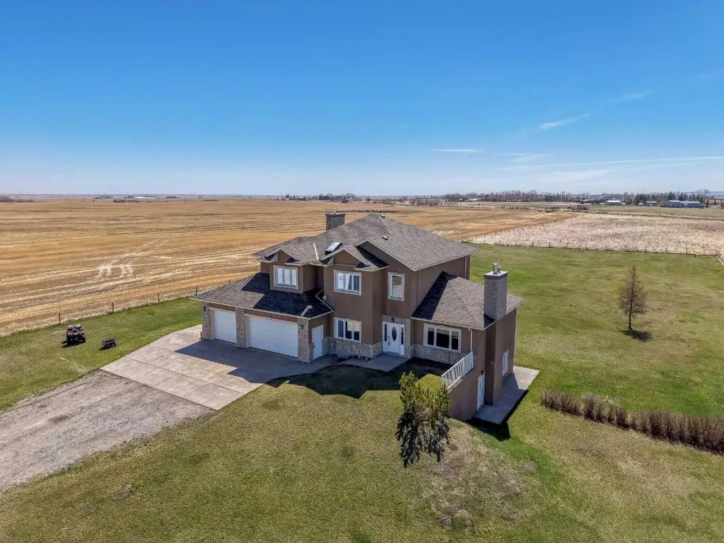 113127 450 Avenue E Rural Foothills County AB T1V 1N4