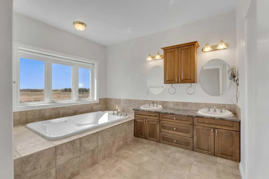 113127 450 Avenue E Rural Foothills County AB T1V 1N4