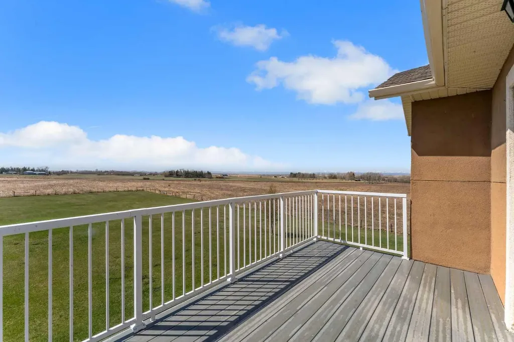 113127 450 Avenue E Rural Foothills County AB T1V 1N4