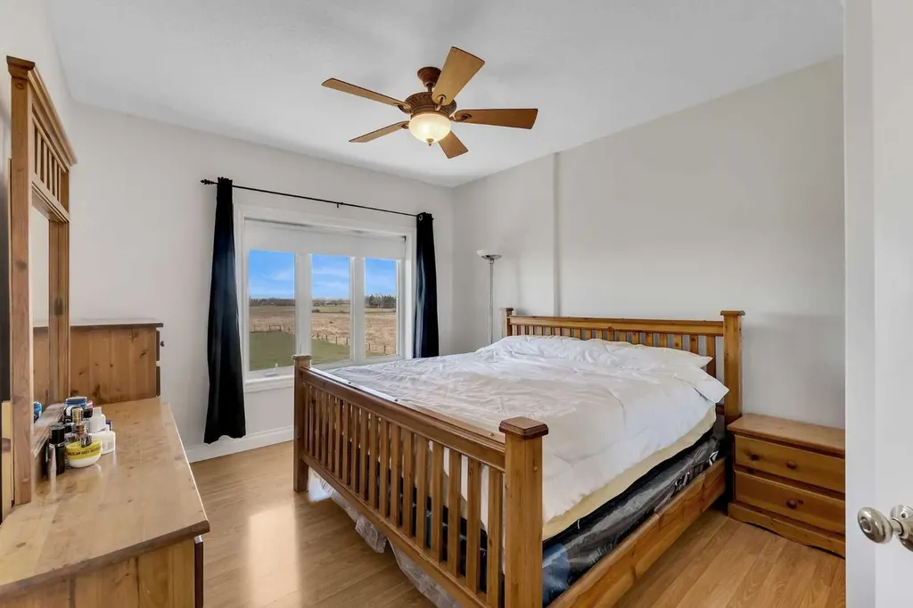 113127 450 Avenue E Rural Foothills County AB T1V 1N4