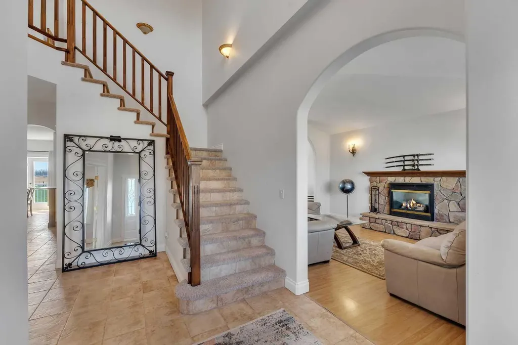113127 450 Avenue E Rural Foothills County AB T1V 1N4