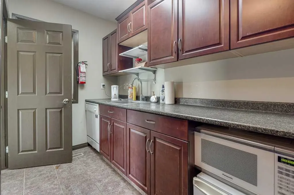 4606 48 Avenue Red Deer AB T4N 3S9