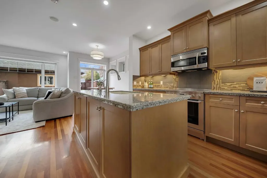 1010 19 Avenue SE Calgary AB T2G 1M2