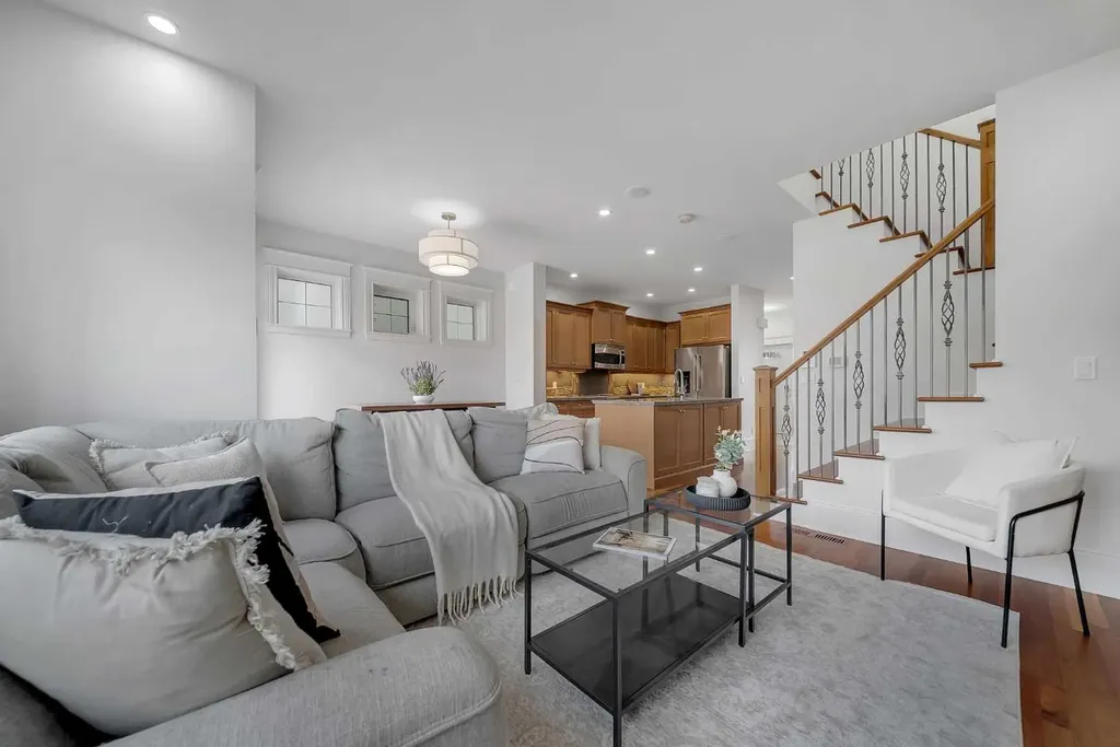 1010 19 Avenue SE Calgary AB T2G 1M2