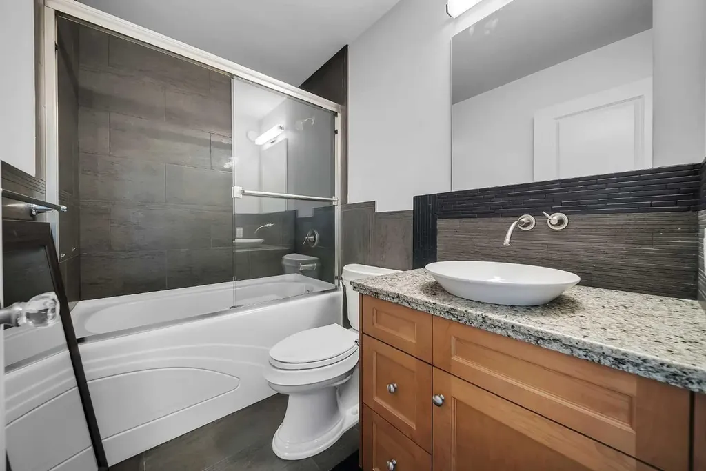 1010 19 Avenue SE Calgary AB T2G 1M2