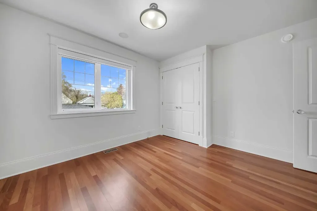 1010 19 Avenue SE Calgary AB T2G 1M2