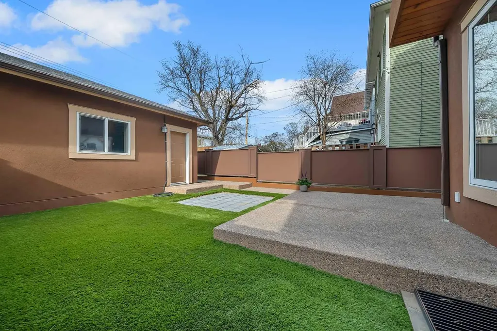 1010 19 Avenue SE Calgary AB T2G 1M2