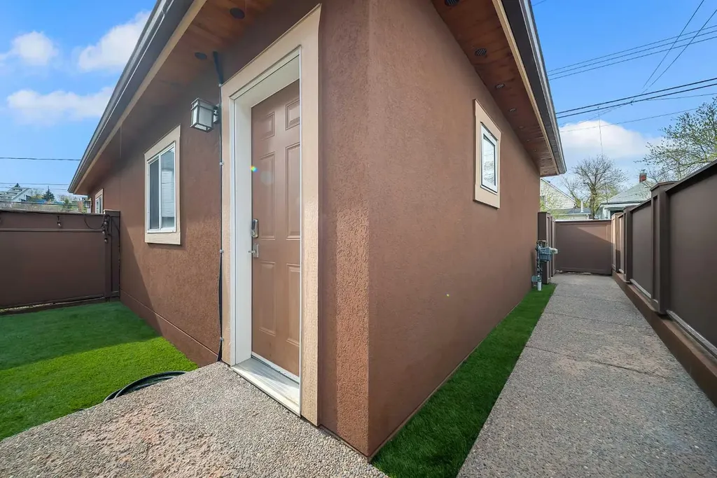 1010 19 Avenue SE Calgary AB T2G 1M2