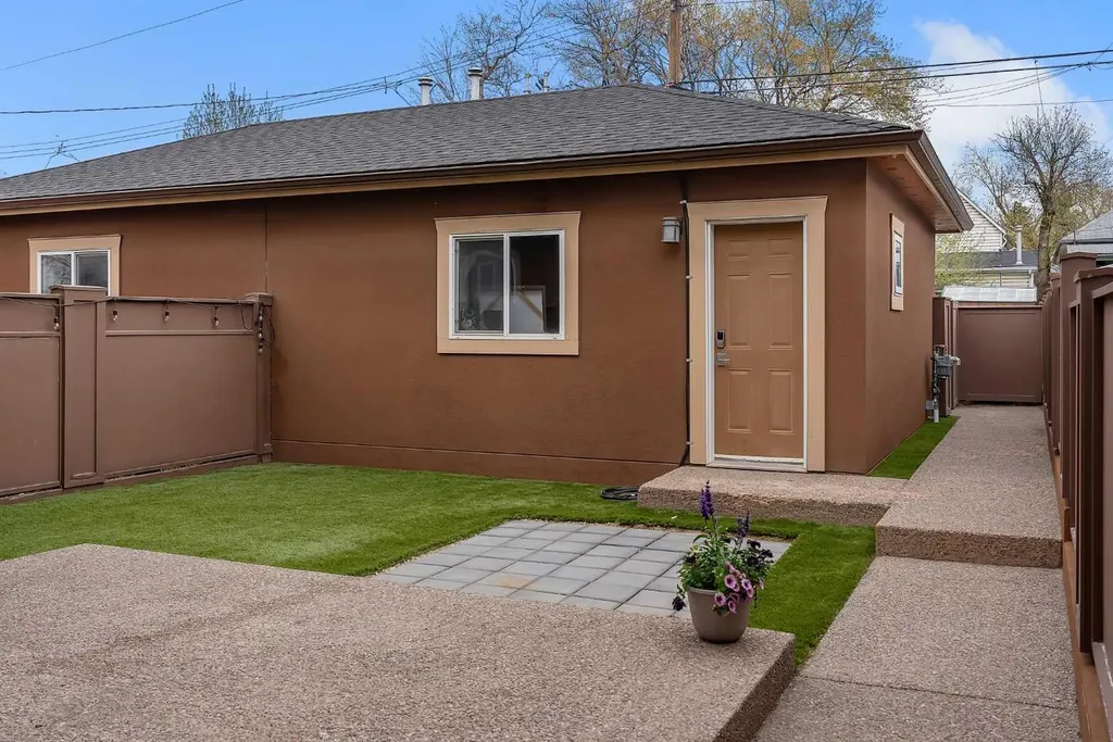 1010 19 Avenue SE Calgary AB T2G 1M2