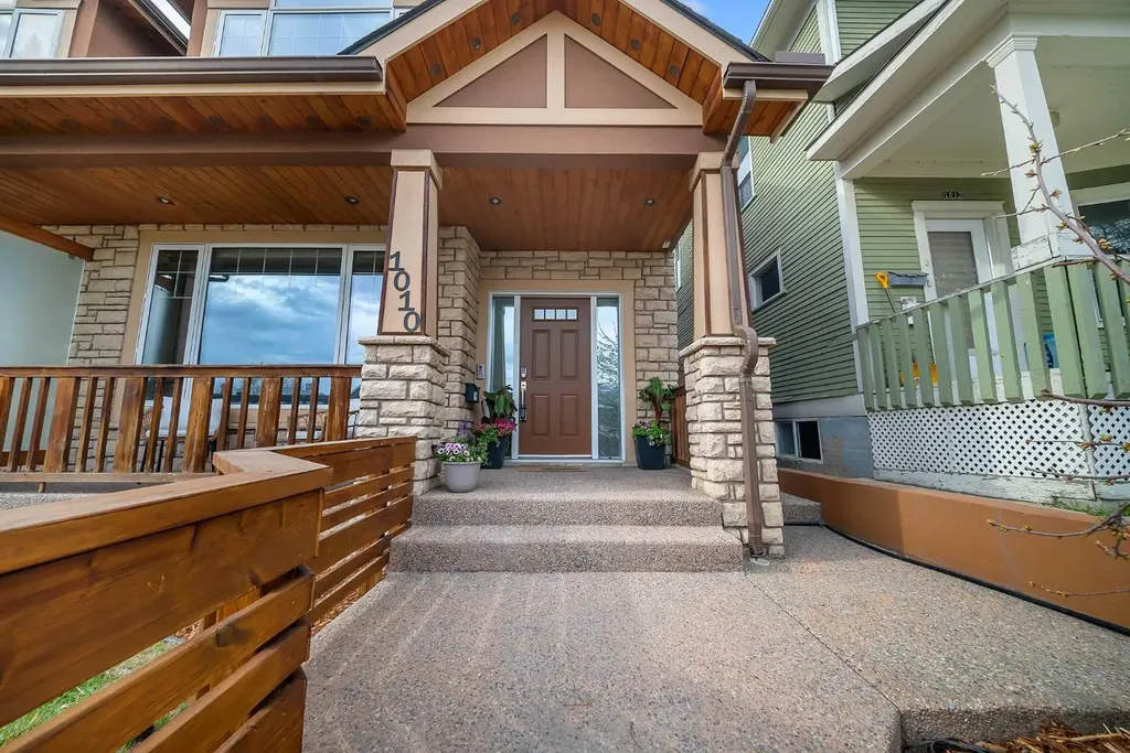 1010 19 Avenue SE Calgary AB T2G 1M2