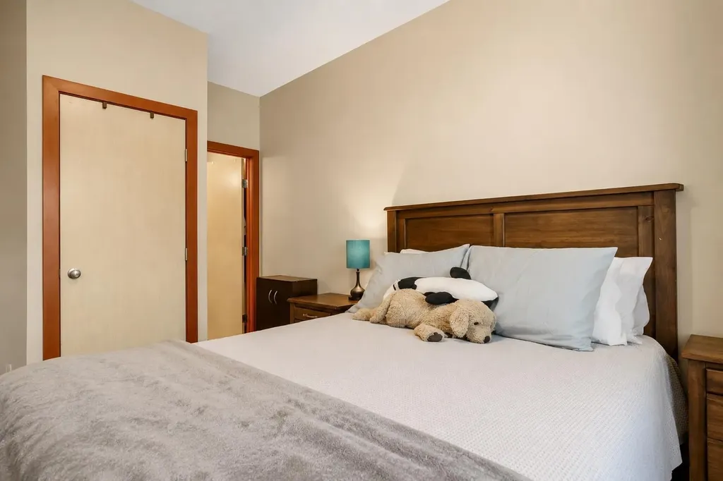 1235 13 Avenue SW Calgary AB T3C 0T2