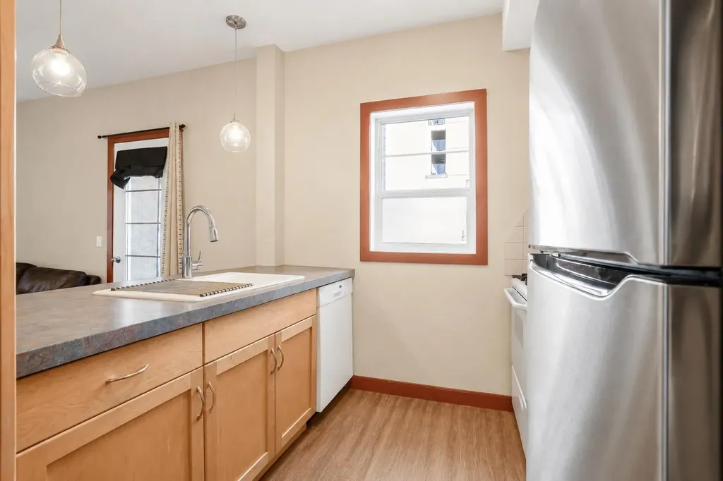 1235 13 Avenue SW Calgary AB T3C 0T2