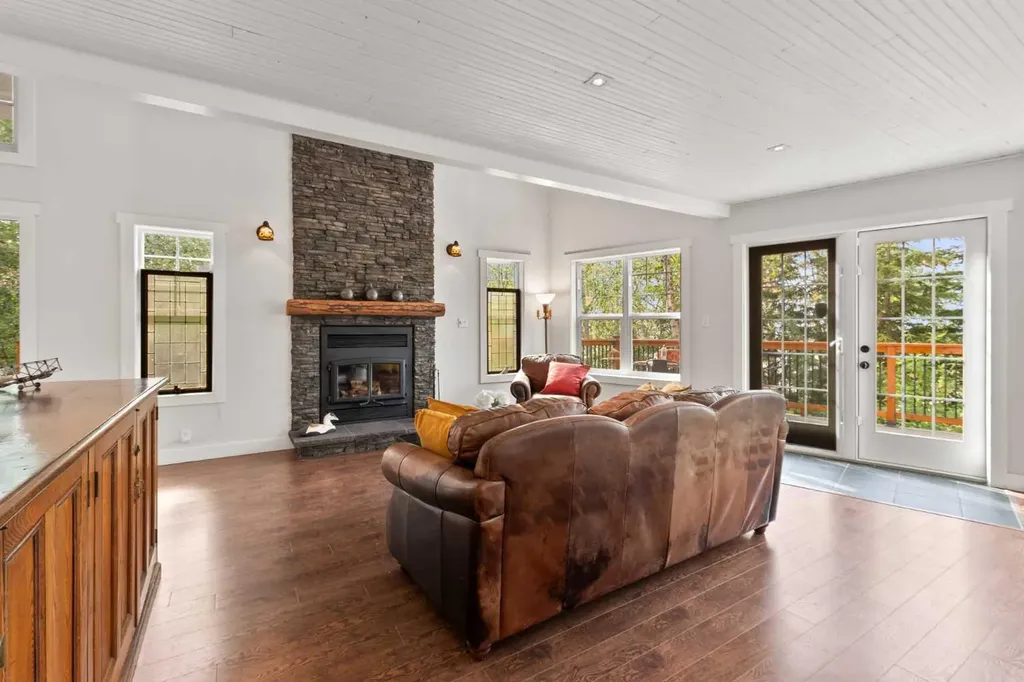 36 Lakeview Avenue White Sands AB T0C 2L0