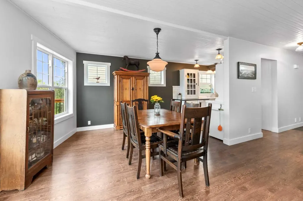 36 Lakeview Avenue White Sands AB T0C 2L0