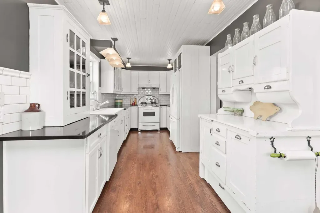 36 Lakeview Avenue White Sands AB T0C 2L0
