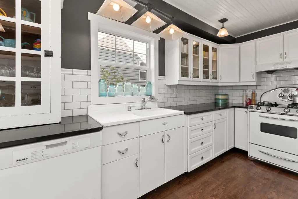 36 Lakeview Avenue White Sands AB T0C 2L0