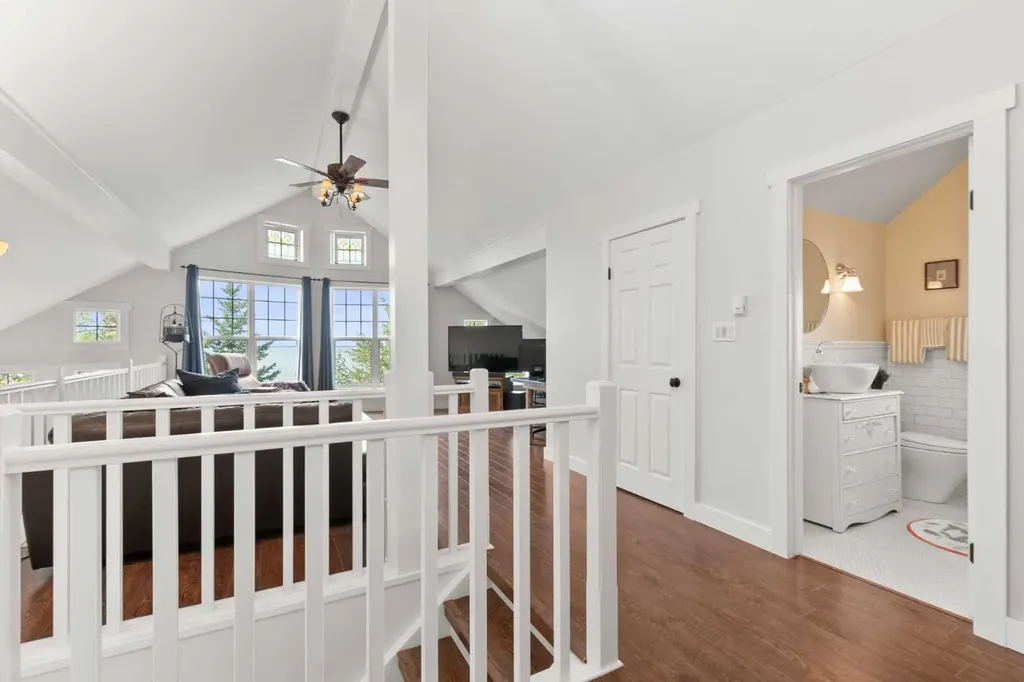 36 Lakeview Avenue White Sands AB T0C 2L0