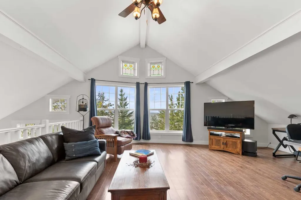 36 Lakeview Avenue White Sands AB T0C 2L0