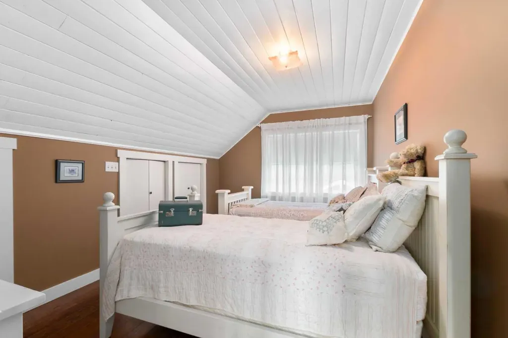 36 Lakeview Avenue White Sands AB T0C 2L0