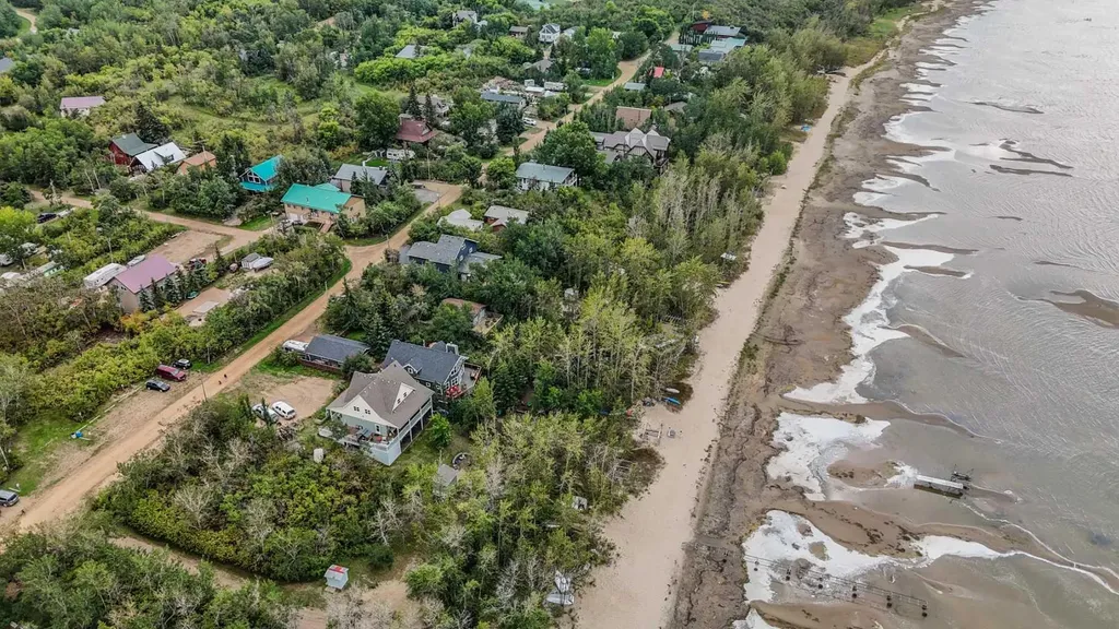 36 Lakeview Avenue White Sands AB T0C 2L0