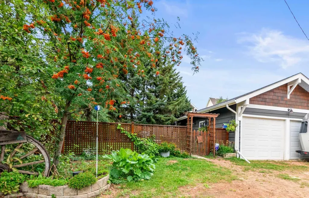 36 Lakeview Avenue White Sands AB T0C 2L0
