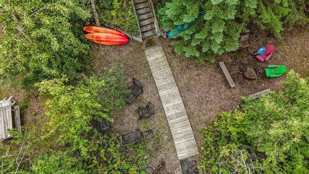 36 Lakeview Avenue White Sands AB T0C 2L0