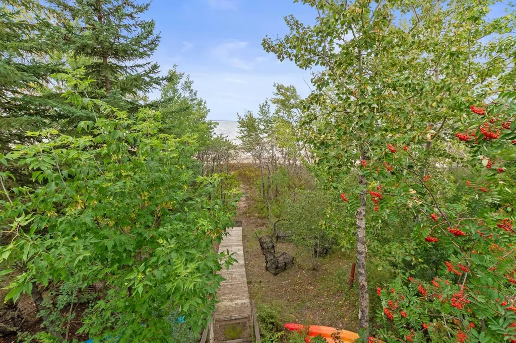 36 Lakeview Avenue White Sands AB T0C 2L0