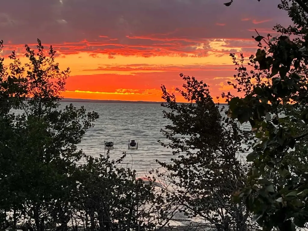 36 Lakeview Avenue White Sands AB T0C 2L0
