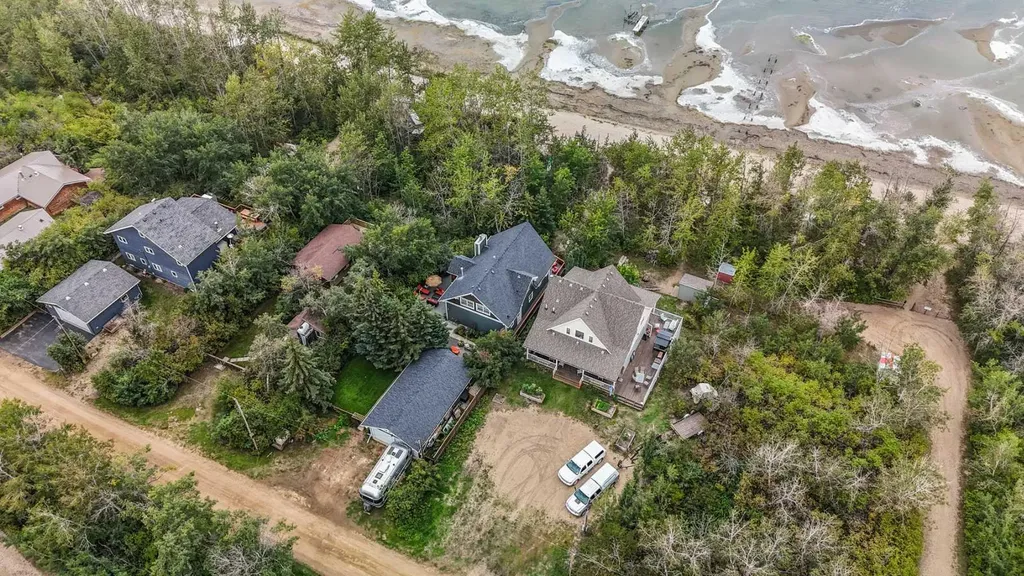 36 Lakeview Avenue White Sands AB T0C 2L0