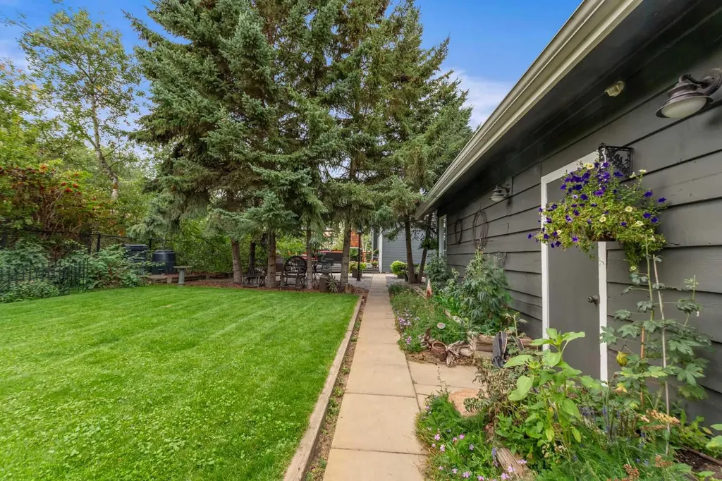 36 Lakeview Avenue White Sands AB T0C 2L0