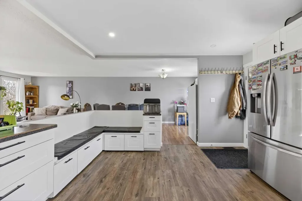 5218 Silverpark Close Olds AB T4H 1B3