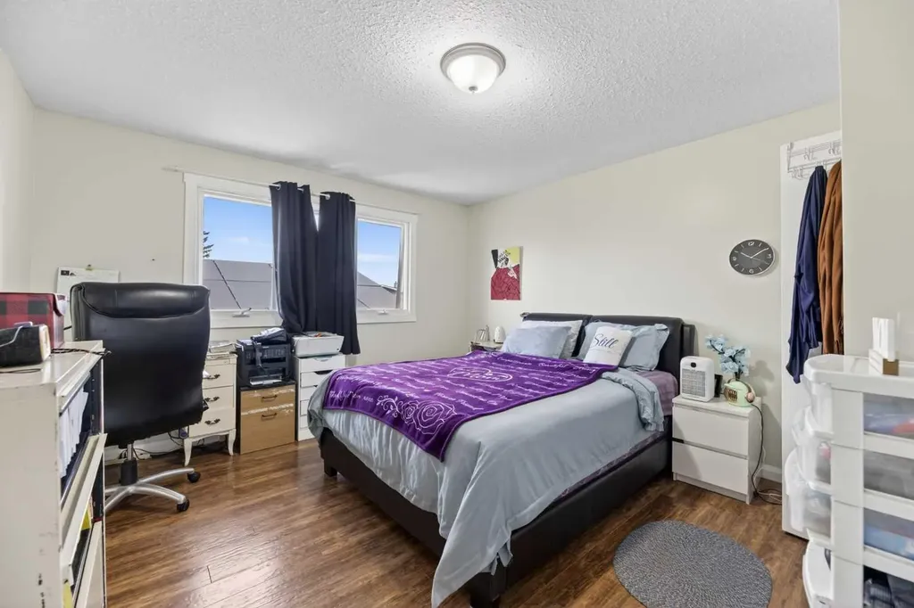 5218 Silverpark Close Olds AB T4H 1B3