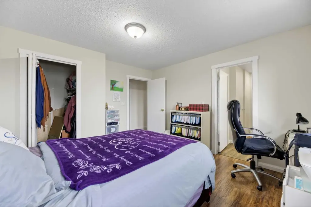 5218 Silverpark Close Olds AB T4H 1B3