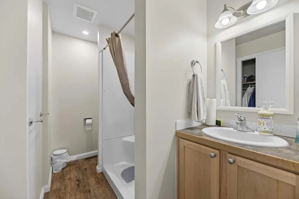 5218 Silverpark Close Olds AB T4H 1B3
